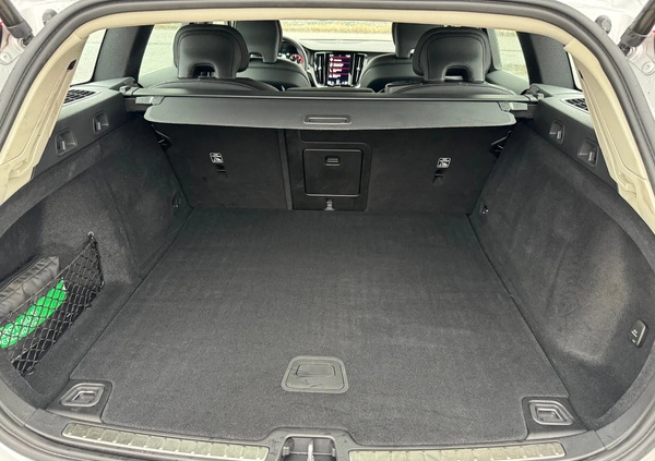 Volvo V60 cena 139999 przebieg: 120000, rok produkcji 2021 z Gdańsk małe 352